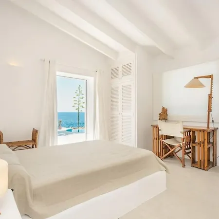 فيلة Right On The Coast In Cap Den Font, Menorca